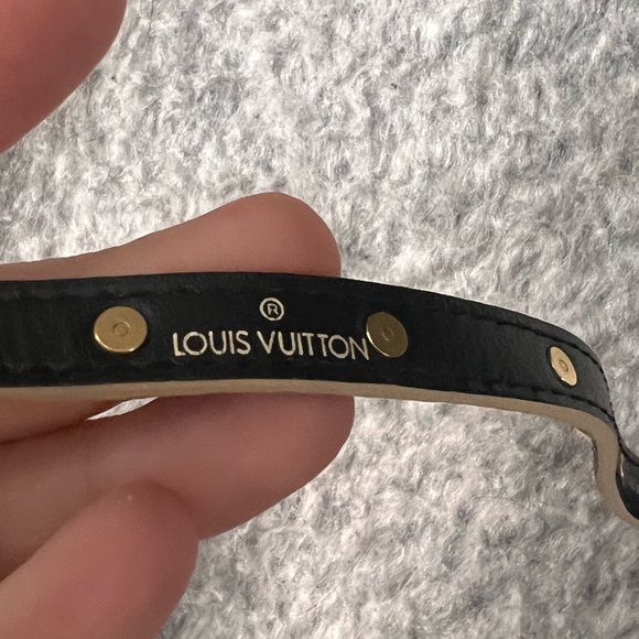 Louis Vuitton LV suhali wrap around black leather gold stud bracelet EUC - Picture 6 of 9